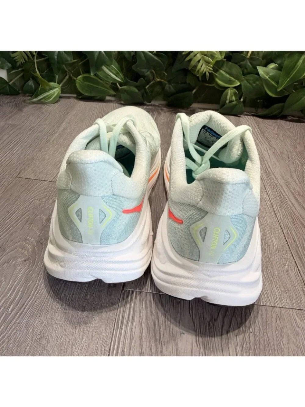 Hoka One One Clifton 10 Womens Size 7 B Sea Glass Neon Running Shoes Sneakers